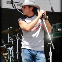 Christian_Kane_Mic
